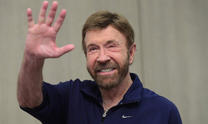 주한미군 출신 '액션 전설' 척 노리스, 별세…'이소룡과 콜로세움 대결'