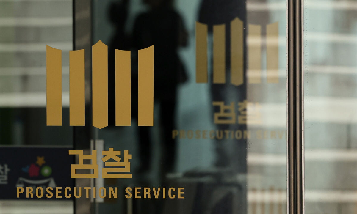 검찰의 수사 기능을 넘겨받을&nbsp;중대범죄수사청(중수청)을&nbsp;신설하는 법안이 24일 국무회의를 통과했다. 두 법안이 공포되면 정부조직법 개정에 따라 검찰청은 10월 2일 78년 만에 역사 속으로 사라진다. 사진은 이날 서울 서초구 대검찰청 모습. 뉴스1