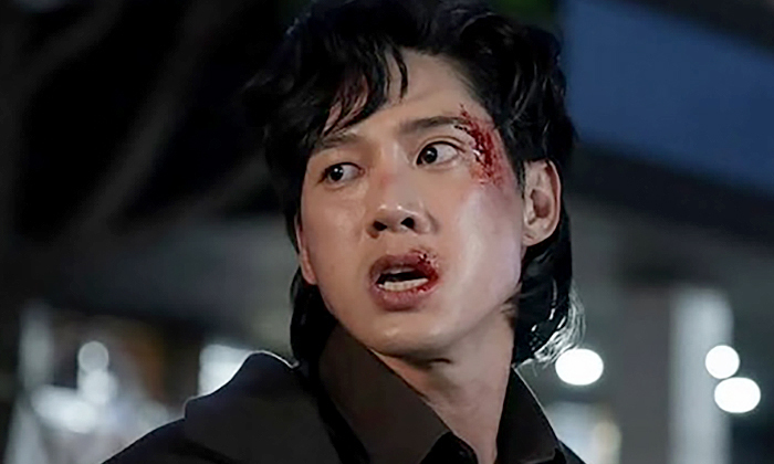 법대와 의대 가문의 비단길을 뒤로하고 박성훈이 마주한 것은 차가운 연극 무대와 고시원이었다.&nbsp;넷플릭스 ‘더 글로리’ 캡처