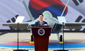 李대통령 "KF-21, 자주국방 염원 담아…방산 4대강국 도약 발판"