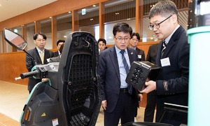 “배터리 재활용률 높이고 정부가 전면 관리 나서야” [심층기획-방치된 전기이륜차 폐배터리]