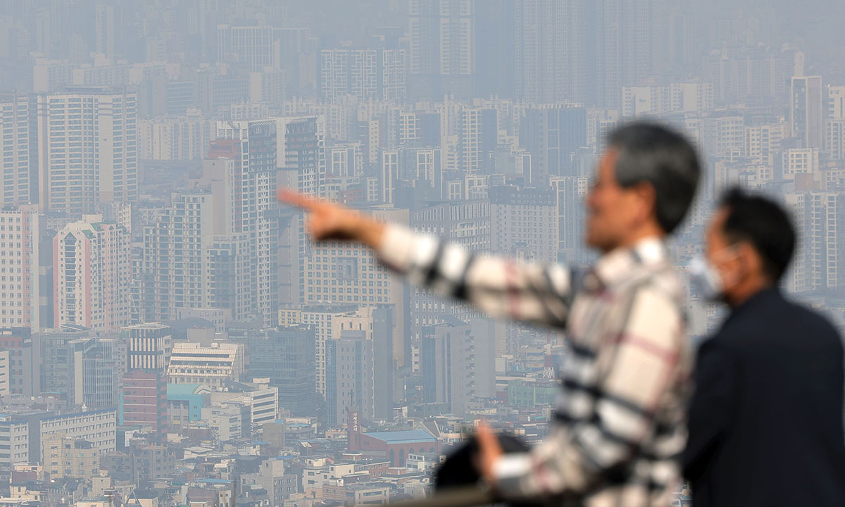 사진은 26일 서울 중구 남산에서 바라본 서울 시내 아파트 단지 모습. 뉴시스