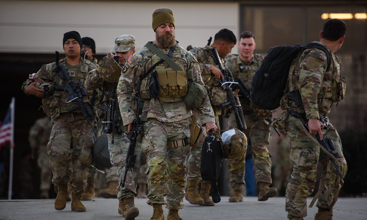 미국 육군 82공수사단 병사들이 미군 기지에서 이동하고 있다. AFP연합뉴스