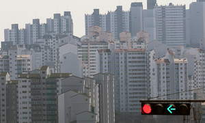 “‘15억 키 맞추기’ 현실화… 서울 중소형 아파트 최고가 경신”