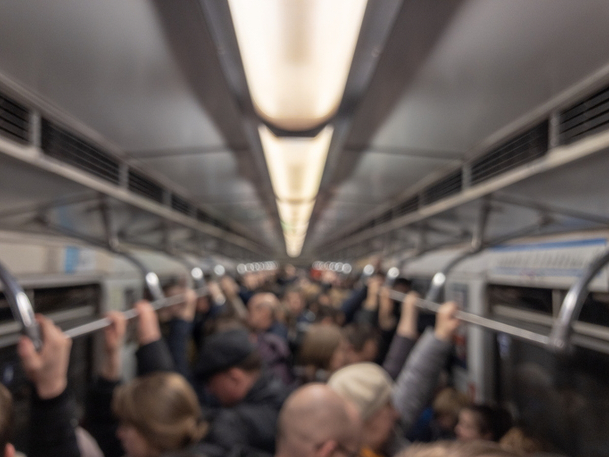 서울 지하철 노인 무임 이용은 연간 약 2억~2억3000만건, 하루 평균 약 60만건 수준으로 추정된다. 연간 7000억~8000억원의 비용 부담이 누적되며 혼잡과 서비스 변수로 이어지는 구조다. 게티이미지