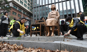 6년 만에… 펜스 밖으로 나온 ‘평화의 소녀상’