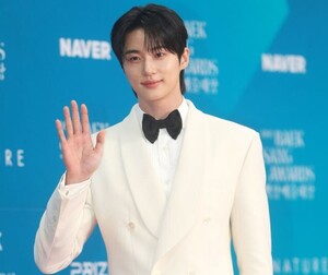 변우석 소속사, 악플러 신원 특정에 법적 대응… &${esc.h}34;선처 없다&${esc.h}34;