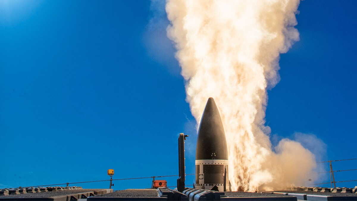 함정에 설치된 수직발사대에서 SM-3 미사일이 발사되고 있다. 세계일보 자료사진