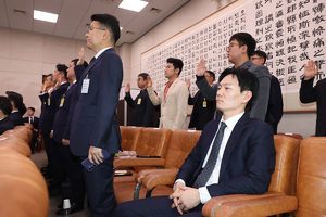 박상용 검사, 증인 선서 거부에 국회 아수라장…與 “국민 우롱” 野 “조작 녹취”