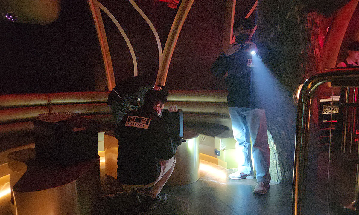 경찰이 지난 3일 강남·서초·용산 내 유흥업소에서 마약류 단속을 진행 중이다.