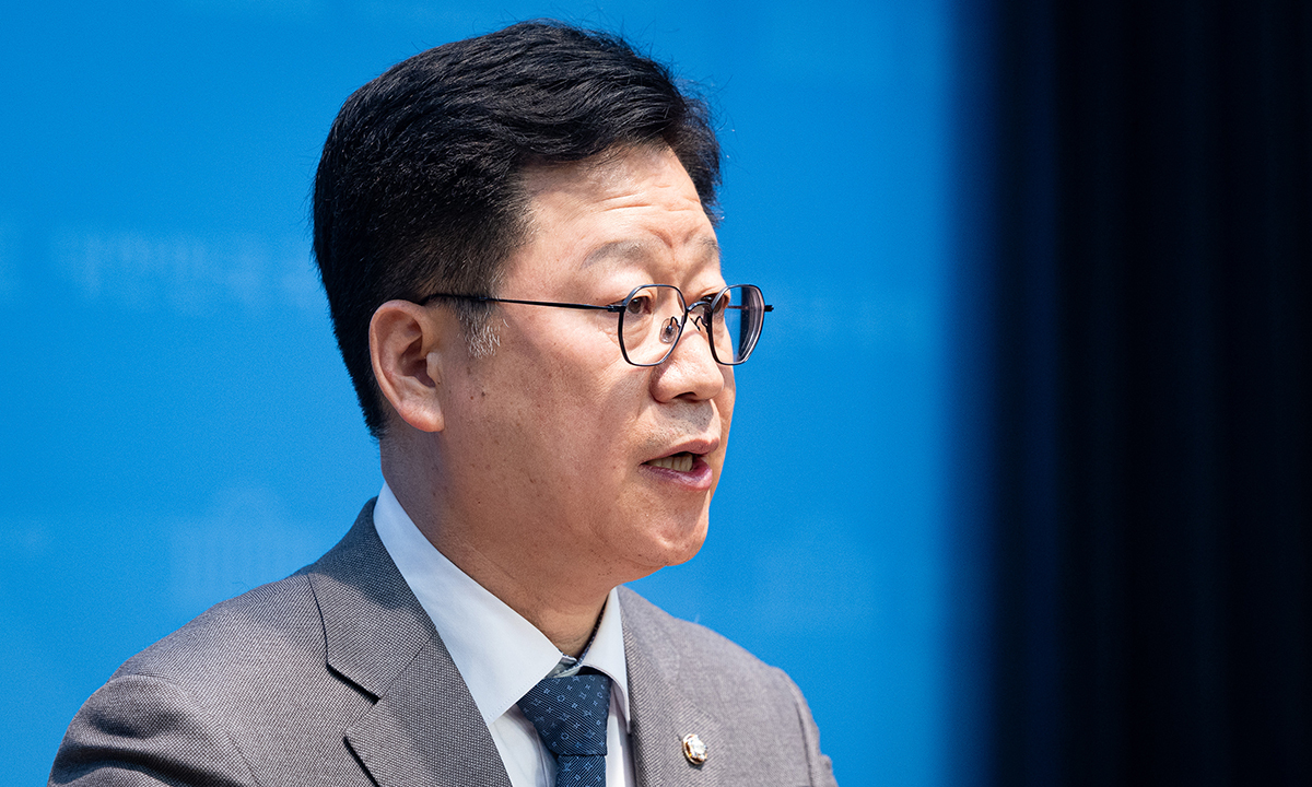 (서울=뉴스1) 유승관 기자 = 안호영 더불어민주당 의원이 2일 서울 여의도 국회 소통관에서 전라북도지사 출마 선언 기자회견을 하고 있다. 2026.4.2/뉴스1