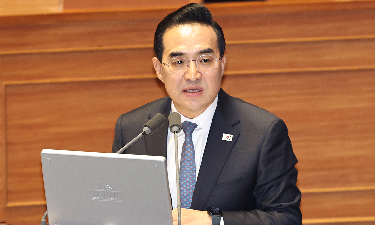 박홍근 기획예산처 장관이 6일 서울 여의도 국회에서 열린 제434회국회(임시회) 제2차 본회의에서 오기형 더불어민주당 의원의 경제에 관한 대정부질문에 답변을 하고 있다. 뉴시스