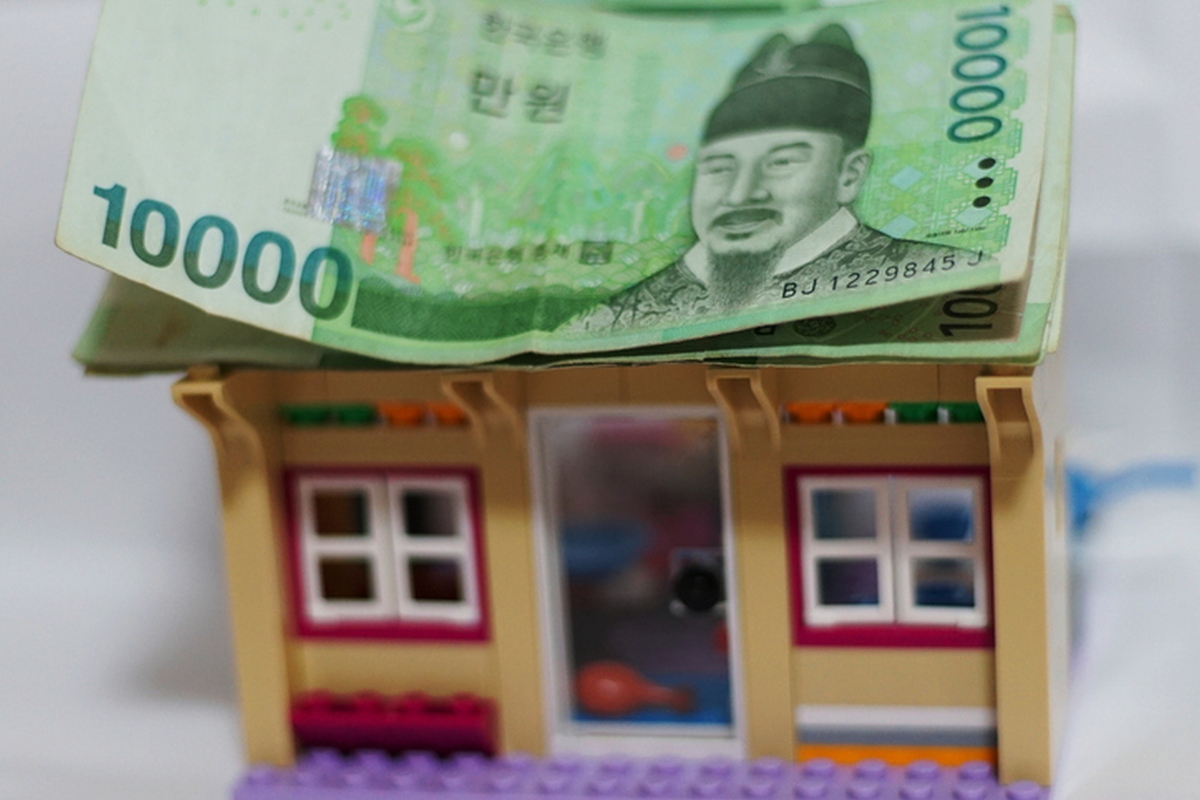 맞벌이 약 800만원, 외벌이 약 500만원. 같은 지출 구조에서도 가계 여력은 크게 달라진다. 게티이미지