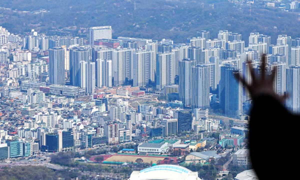 지난 8일 서울 송파구 롯데월드 타워에서 바라본 아파트 단지. 뉴스1