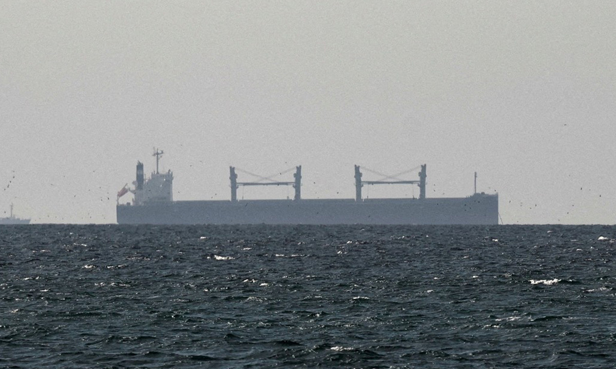호르무즈 해협 인근의 화물선. 로이터연합뉴스