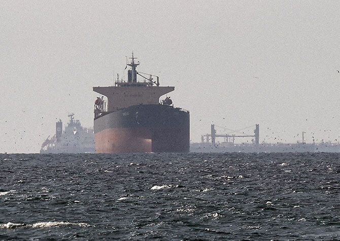 호르무즈해협 근처 걸프만의 화물선들 모습. 로이터 연합뉴스