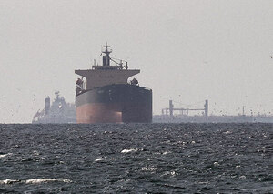 휴전했는데도 제대로 안 열린 호르무즈…NYT “이란, 기뢰 어딨는지도 잘 몰라”