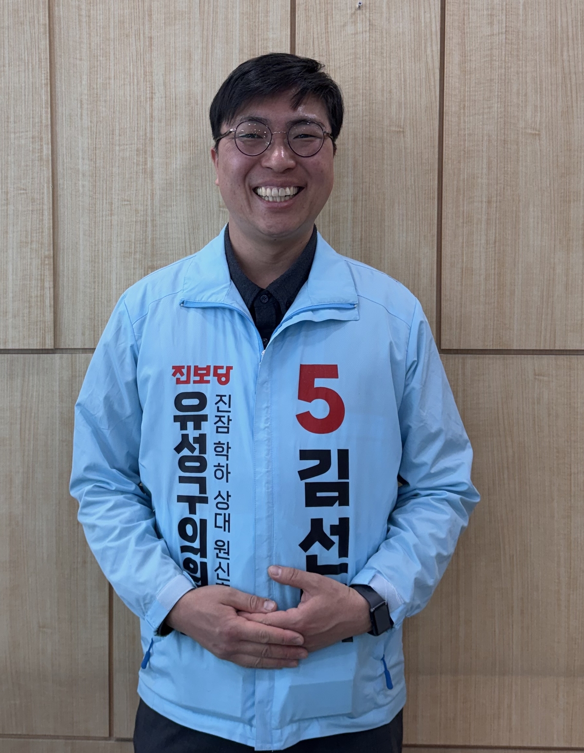 6·3지방선거에서 대전 유성구의원에 도전장을 낸 김선재 진보당 예비후보가&nbsp;“현장과 행정의 괴리를 줄이겠다”고 강조하고 있다. 강은선 기자