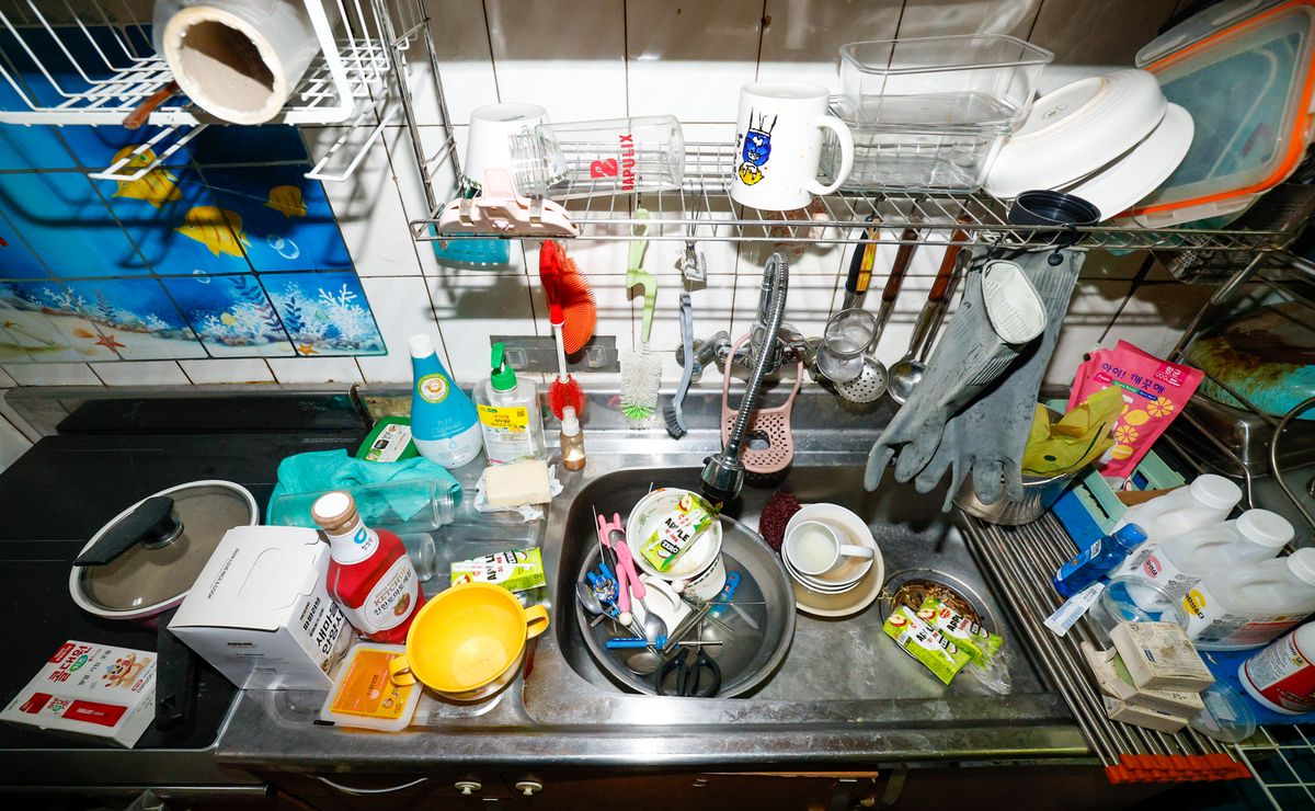 청소년 방임 가정 거주 환경 스케치 /2026.03.27. 성남=유희태 기자