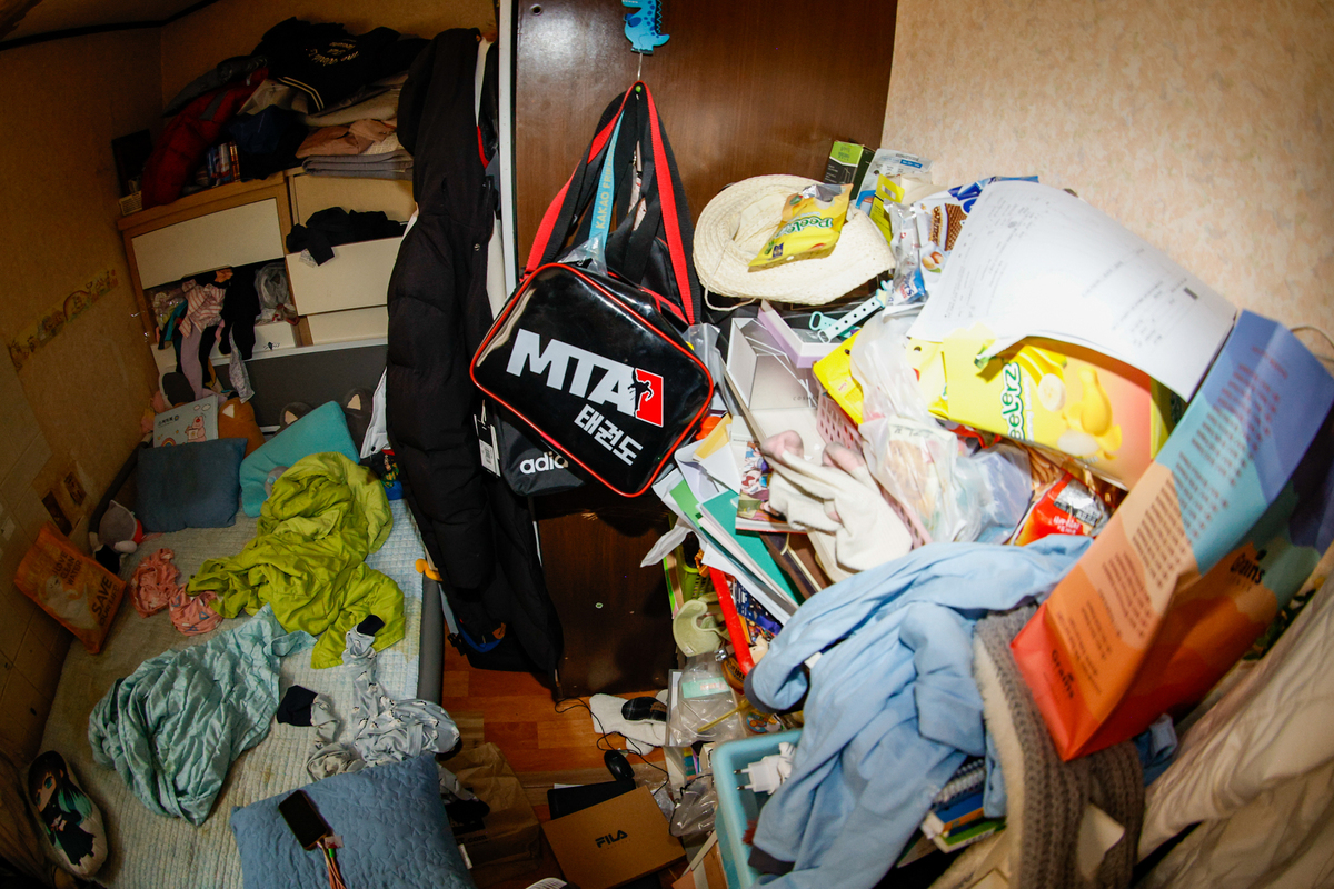 청소년 방임 가정 거주 환경 스케치 /2026.03.27. 성남=유희태 기자