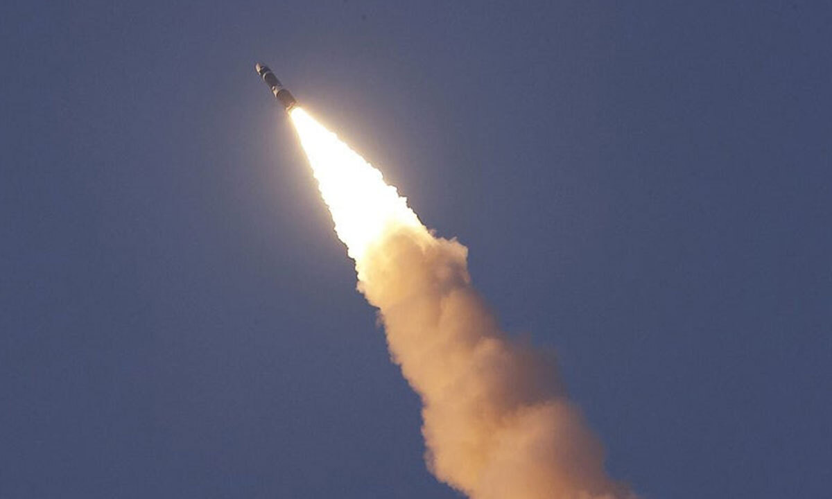 북한이 19일 오전 6시10분쯤 함경남도 신포 일대에서 동해상으로 단거리탄도미사일(SRBM) 수 발을 쐈다고 합동참모본부가 밝혔다. 연합뉴스