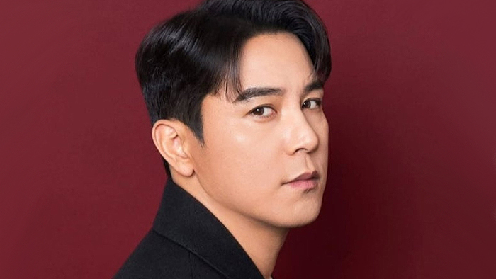 24년이라는 삭풍의 시간을 버텨낸 자만이 가질 수 있는 단단한 평온함. 호엔터테인먼트 제공