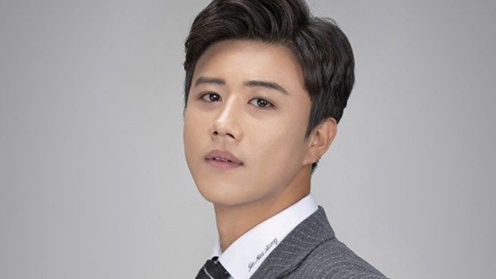 시장 바닥의 짠물에서 길어 올린 자본은 가족을 다시 세운 가장 단단한 주춧돌이 되었다.&nbsp;KDH엔터테인먼트 제공