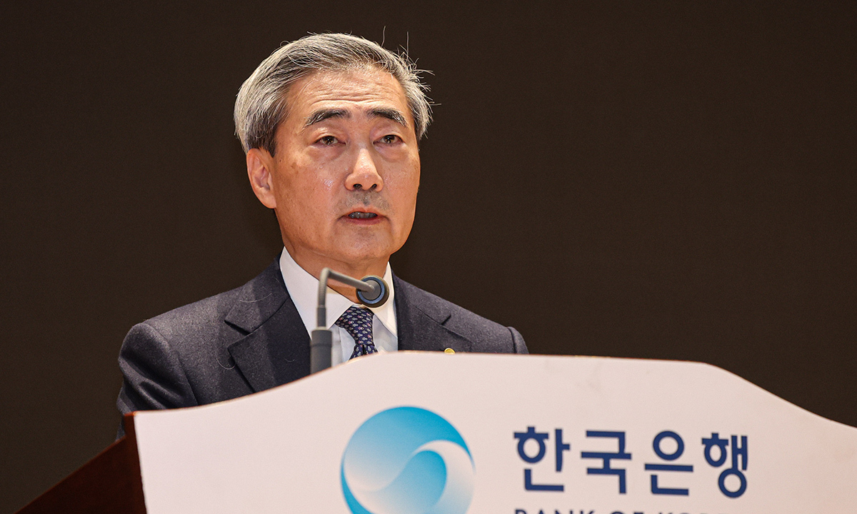 신현송 한국은행 총재가 21일 서울 중구 한국은행 별관에서 열린 취임식에서 취임사를 하고 있다. 연합뉴스