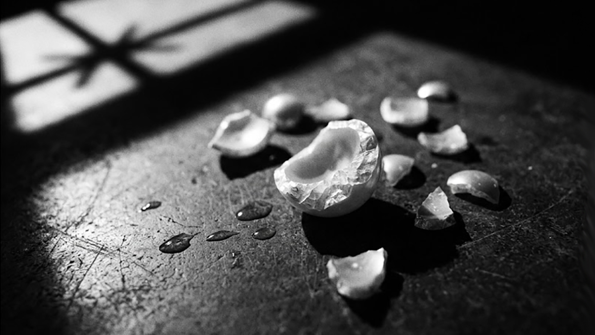 여배우에게 내려진 사망 선고, 하지만 그녀는 부서진 거울 앞에서 지성이라는 새로운 얼굴을 빚어냈다. 게티이미지뱅크