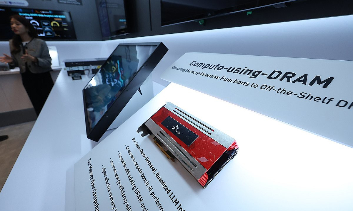 CES 개막 3일차인 8일(현지시간) 미국 네바다주 라스베이거스 베네시안 컨벤션센터 SK 하이닉스 부스에 디램 관련 제품이 전시돼 있다. 연합뉴스