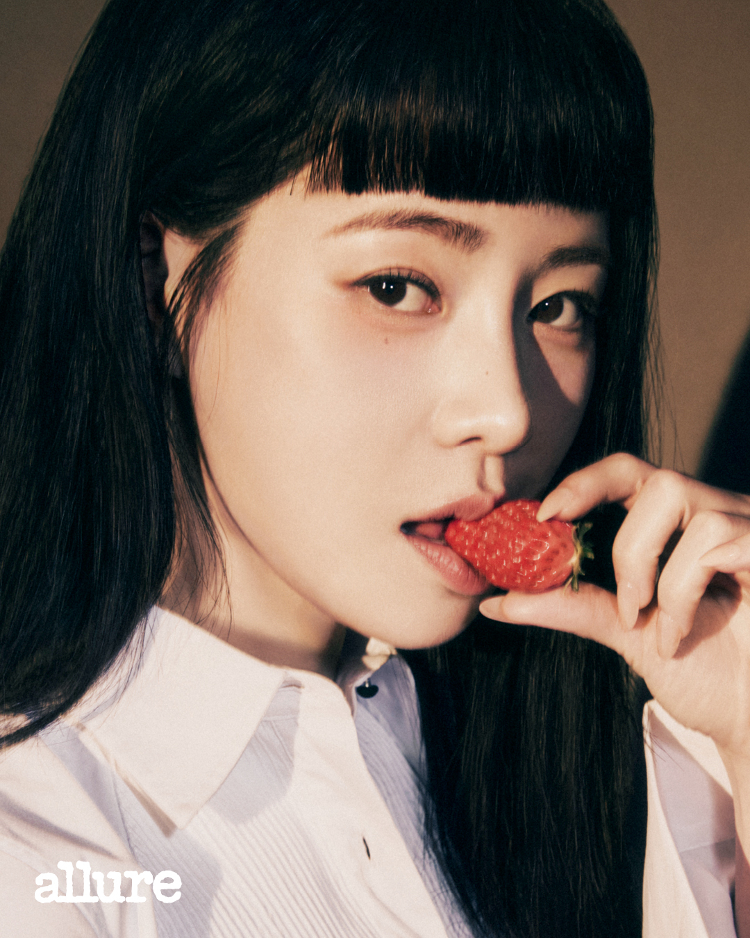 임지연이 원&nbsp;없이 사랑했다고 확신할 수 있다고 말할 수 있는&nbsp;‘멋진 신세계’. 얼루어 코리아