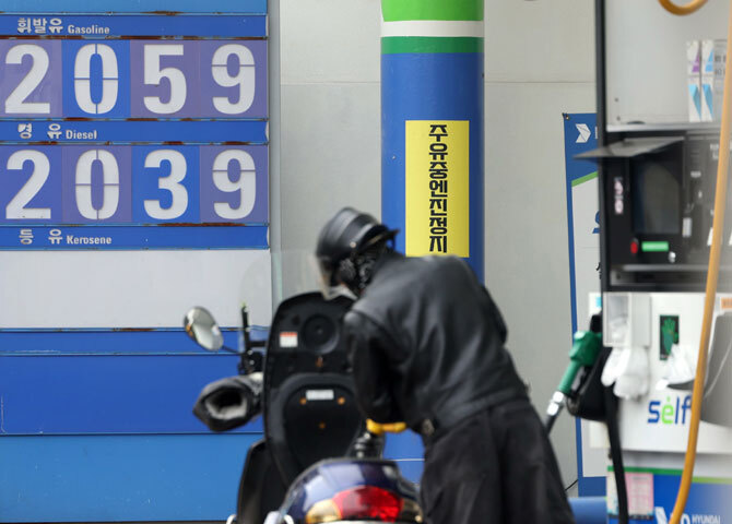 '석유 최고가 동결'에도 가격 고공행진<br>경유가격 3년 9개월 만에 2000원 돌파