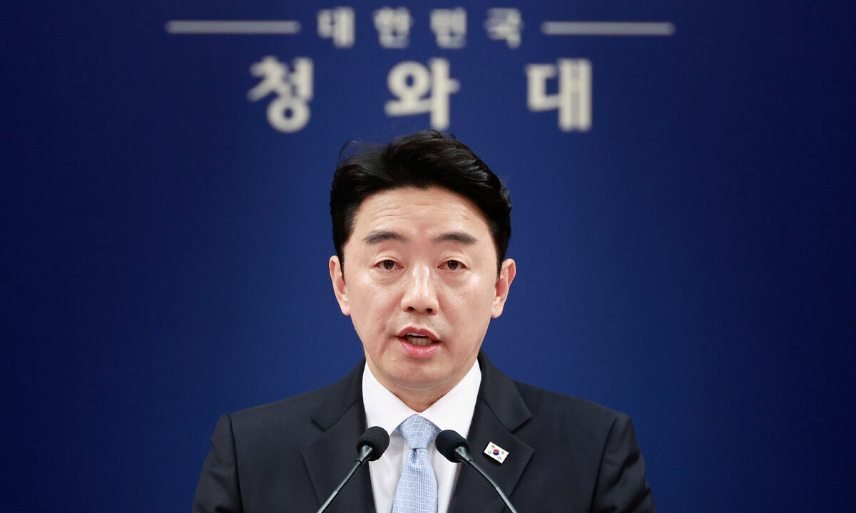 강훈식 대통령 비서실장이 24일 청와대 춘추관에서 비상경제 상황 관련 브리핑을 하고 있다. 청와대통신사진기자단