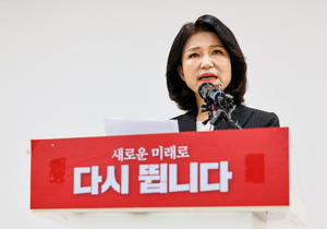 이진숙, 눈물의 대구시장 불출마 선언…"국힘 후보 이기도록 힘 보탤것"