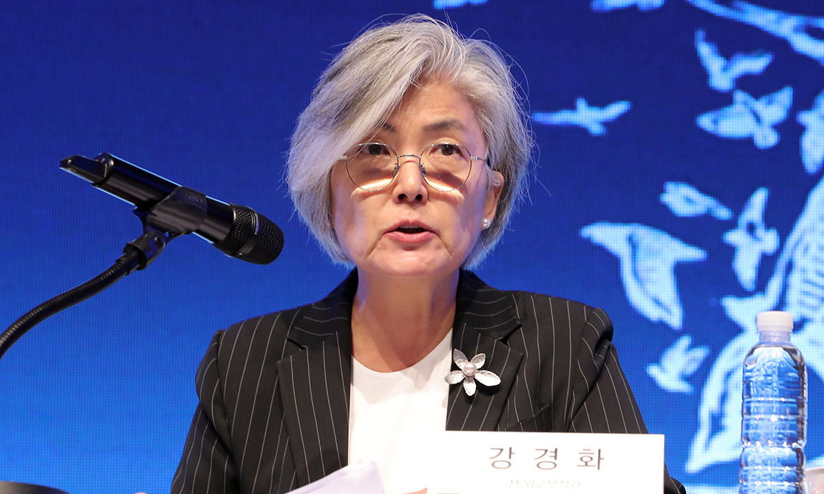 [서울=뉴시스] 김금보 기자 = 강경화 전 외교부 장관이 19일 오전 서울 영등포구 63컨벤션센터에서 열린 '9.19 평양공동선언 5주년, 평화의 힘 평화의 길 토론회'에 패널로 참석해 발언하고 있다. 2023.09.19. kgb@newsis.com