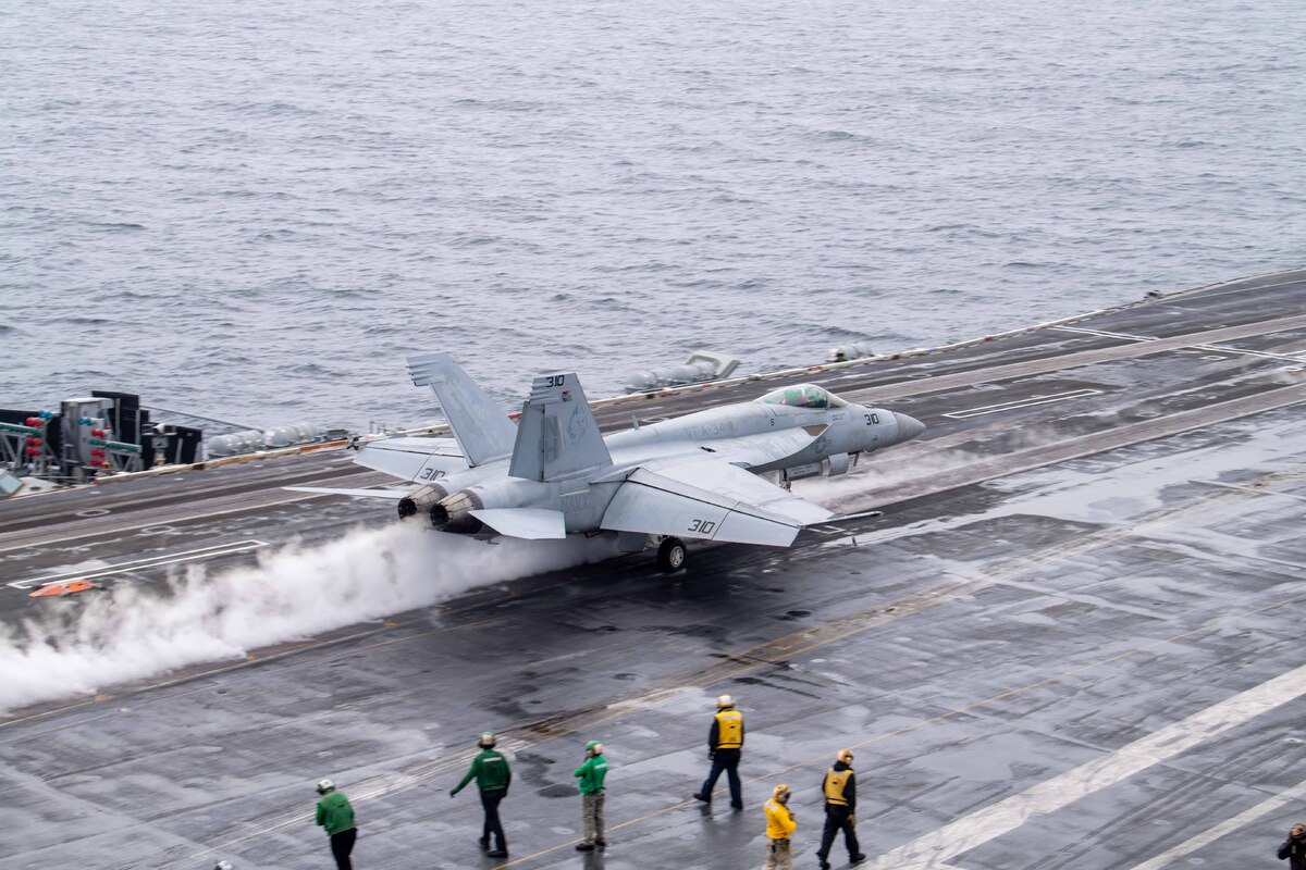 미 해군 F/A-18E/F 전투기가 항모에서 이륙하고 있다. 세계일보 자료사진