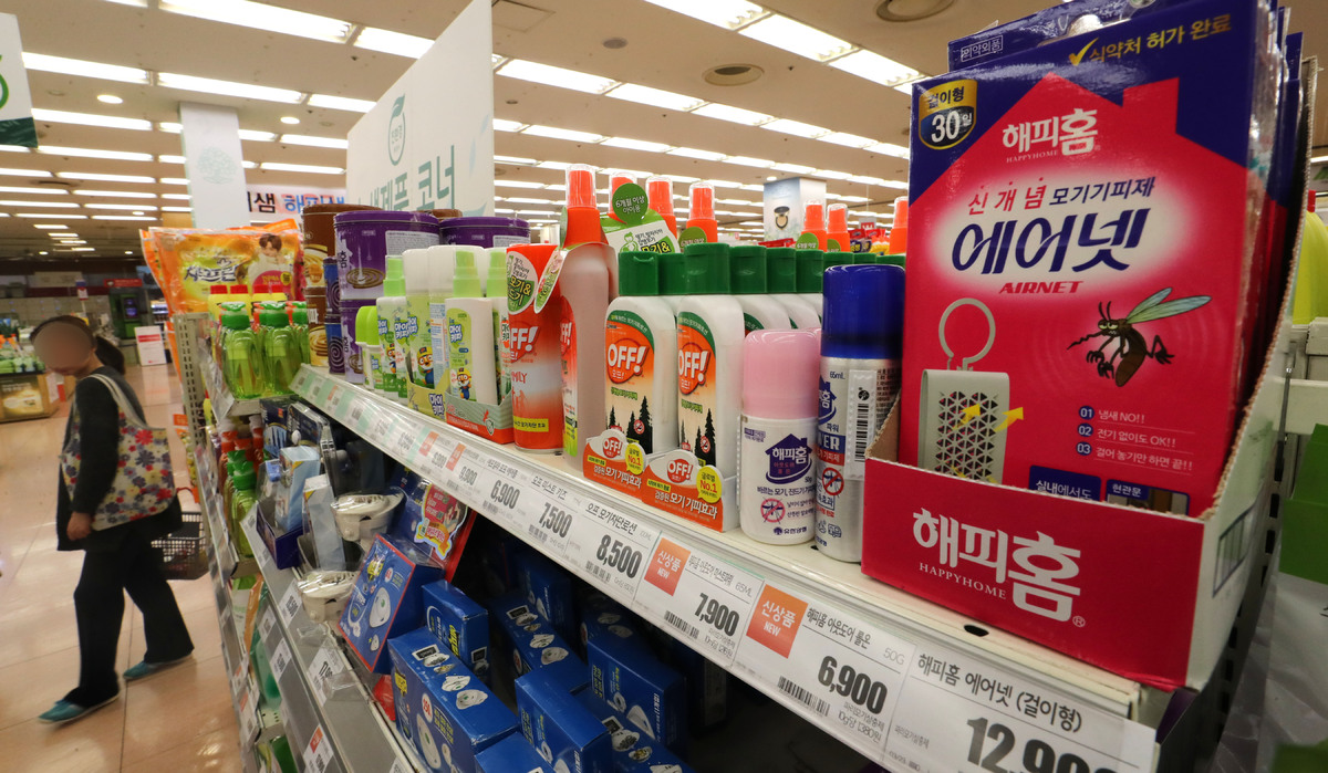 마트에 진열된 모기 퇴치용품. 연합뉴스