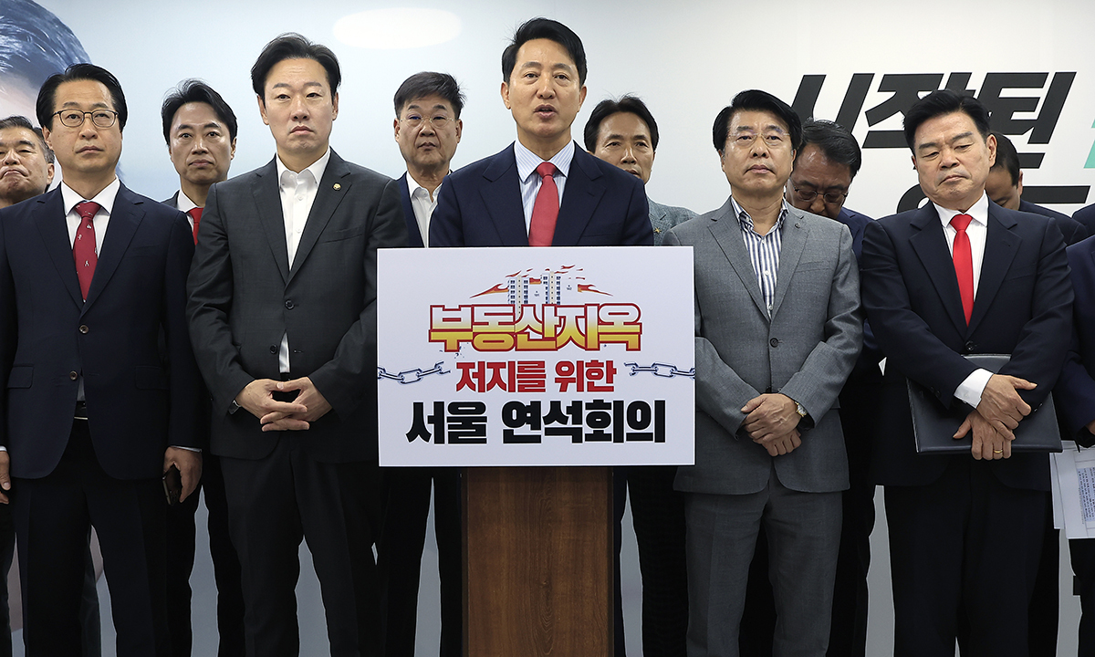 국민의힘 오세훈 서울시장 후보가 9일 서울시 종로구 선거 캠프에서 열린 ‘부동산 지옥 저지를 위한 서울시장 후보·구청장후보 연석회의’에서 모두 발언을 하고 있다. 뉴스1
