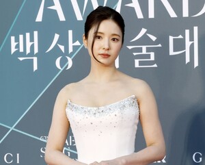 신세경, 염헤란→ '왕사남' 전미도 제치고 여자 조연상 수상 