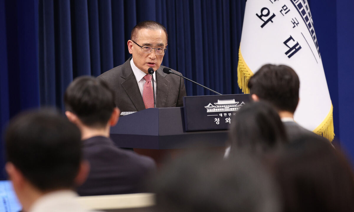 브리핑 하는 위성락 실장 위성락 국가안보실장이 11일 청와대 춘추관에서 HMM 나무호 피격 사건과 관련해 브리핑하고 있다. 청와대는 이날 “정부는 나무호 등 민간 선박 공격은 정당화되거나 용납될 수 없다는 입장으로, 이를 강력히 규탄한다”고 밝혔다. 남정탁 기자