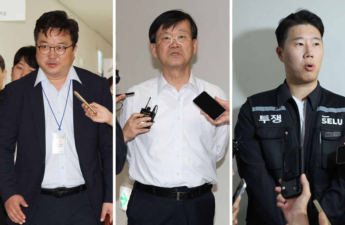 협상 나선 노·사·정 삼성전자 노사는 12일 정부세종청사 중앙노동위원회에서 열린 2차 사후조정 회의에서 정부의 중재하에 성과급 갈등을 둘러싼 협상을 벌였다. 사진은 이날 열린 2차 사후조정회의에 참석한 삼성전자 대표교섭위원인 김형로 부사장(왼쪽)과 최승호 초기업노조 삼성전자지부 위원장(오른쪽), 전날 1차 사후조정 회의장 밖에서 취재진 질문에 답하는 황기돈 중노위 준상근조정위원(가운데). 연합뉴스