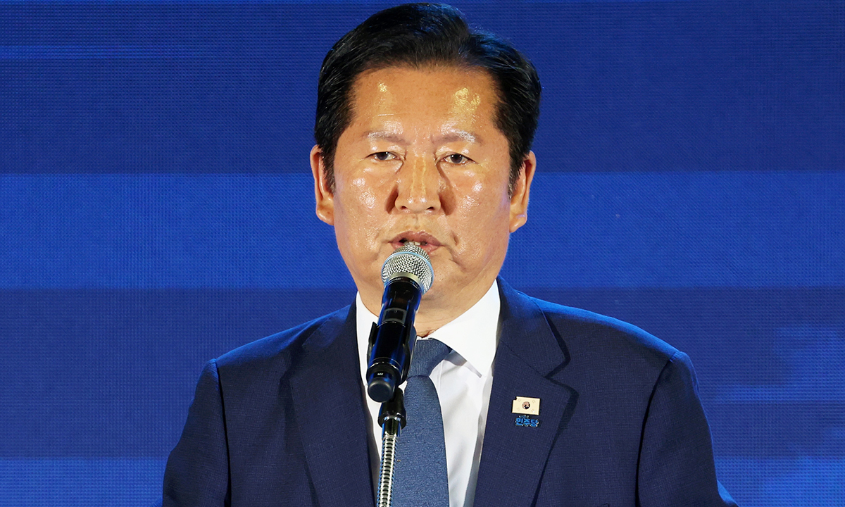 더불어민주당 총괄상임선대위원장인 정청래 대표가 12일 전남 강진군 군동면 강진제2실내체육관에서 열린 전남ㆍ광주ㆍ전북 공천자대회에서 발언하고 있다. 연합뉴스