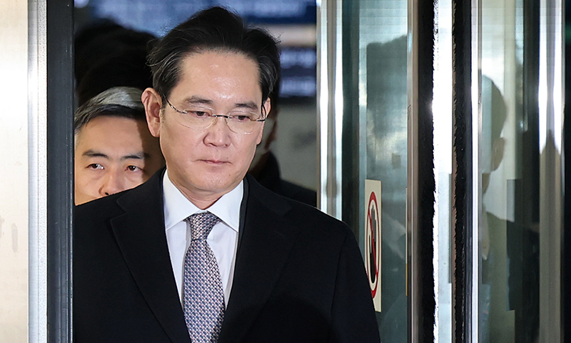 (서울=뉴스1) 오대일 기자 = 이재용 삼성전자 회장이 3일 오후 서울 서초구 서울고등법원에서 열린 '경영권 불법 승계' 의혹 자본시장과금융투자업에관한법률위반등 항소심 선고공판에서 무죄를 선고받은 후 법정을 나서고 있다. 2025.2.3/뉴스1