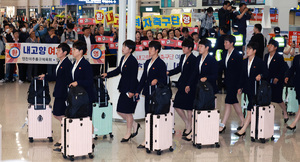 北 내고향여자축구단 입국… 南은 환영, 北은 침묵