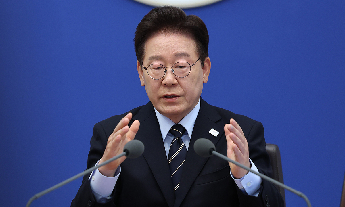 이재명 대통령이 20일 청와대에서 열린 제22회 국무회의 겸 제9차 비상경제점검회의에서 발언을 하고 있다.