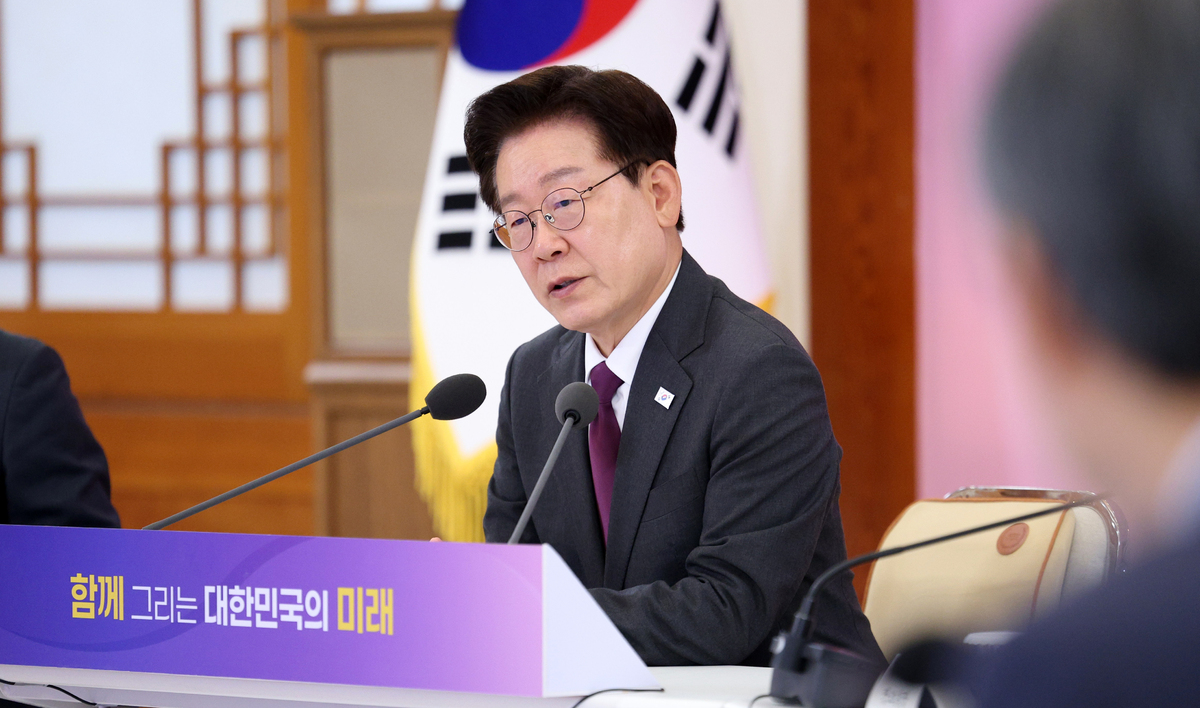 이재명 대통령이 21일 청와대에서 열린 대통령 자문회의·위원회 간담회에서 발언하고 있다.&nbsp; &nbsp;&nbsp;청와대통신사진기자단