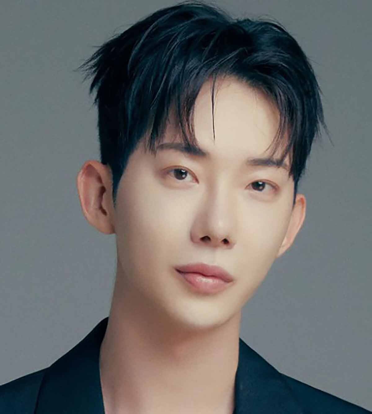8년의 긴 무명을 성실함으로 견뎌내고 부모와 평온한 일상을 완성한 조권. 아카이브아침 제공