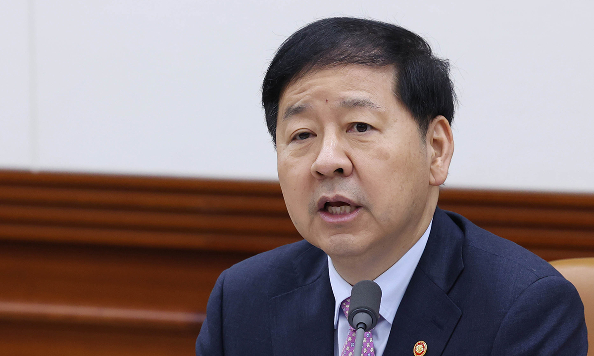 구윤철 경제부총리 겸 재정경제부 장관이 22일 서울 종로구 정부서울청사에서 비상경제본부 회의 겸 경제관계장관회의 겸 국가창업시대 전략회의 및 부동산관계장관회의를 주재하고 있다. 뉴시스