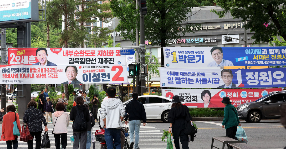 6·3 지방선거 공식 선거운동이 시작된 21일 서울 서대문구 홍은사거리에 각 정당 후보자들의 선거 현수막이 걸려 있다.