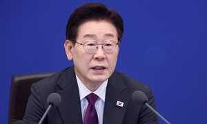 李 대통령 지지율 64%로 3%P↑… 취임 1년 무렵 지지율 文 다음으로 높아 [한국갤럽]